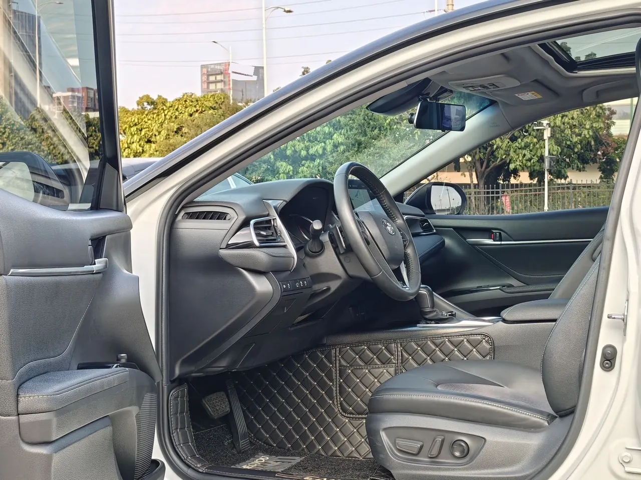 Toyota 2022 Camry 2.0S Stepless Knight Edition Automatic Gear 5