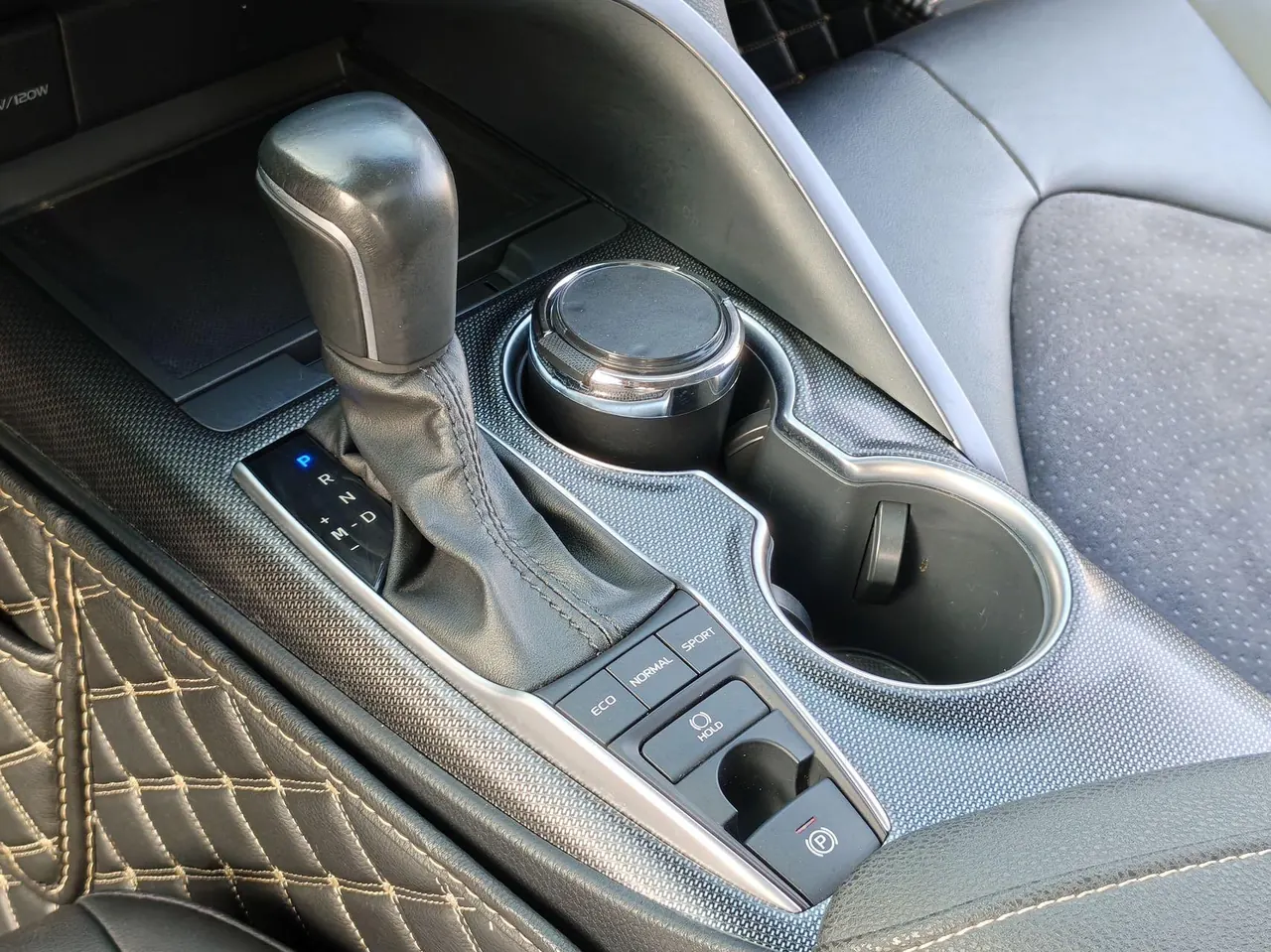 Toyota 2022 Camry 2.0S Stepless Knight Edition Automatic Gear 9