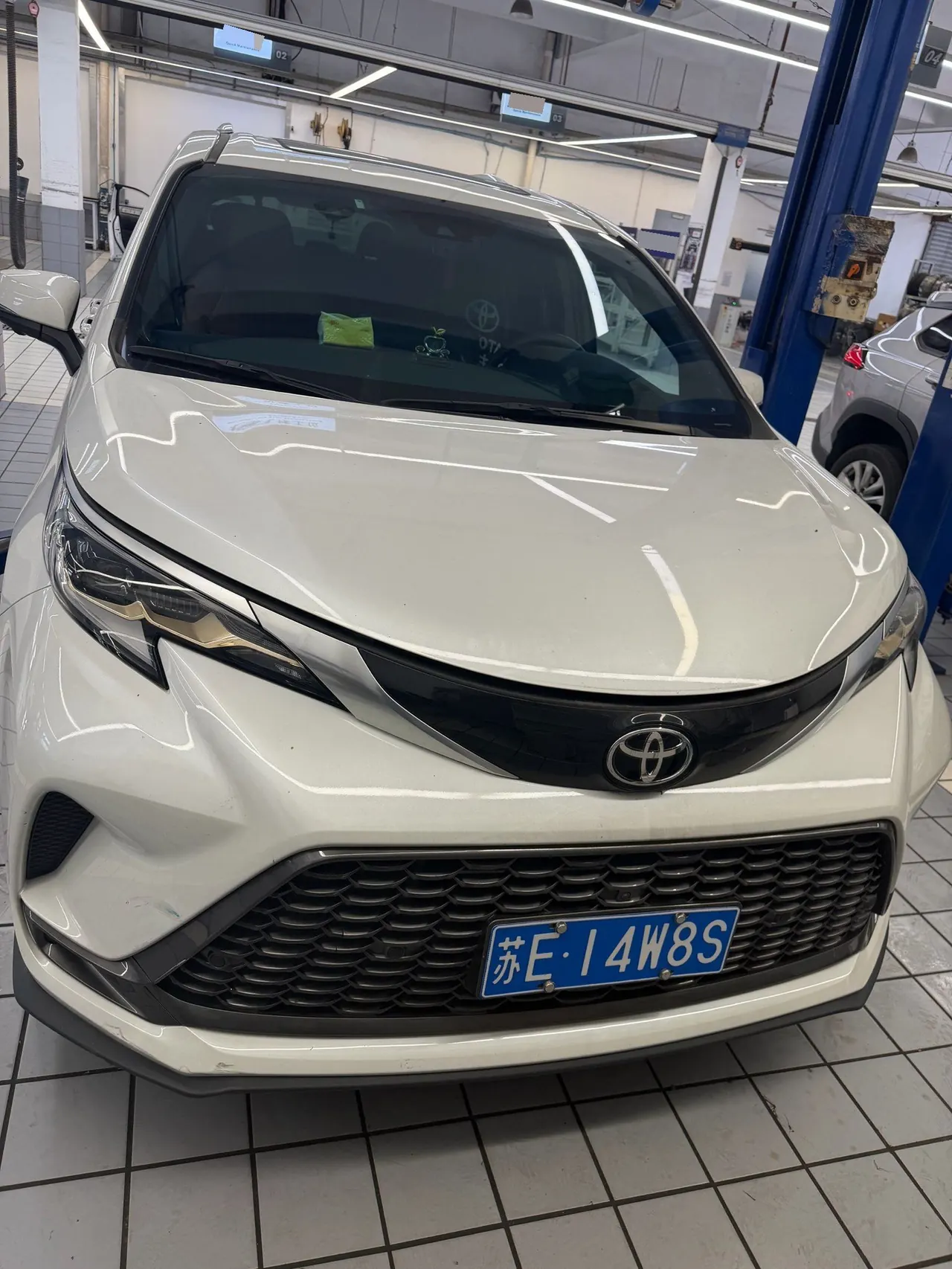 Toyota 2026 Grevia HYBRID 2.5 Stepless Zunjue ULTRA Edition Automatic Gear 2