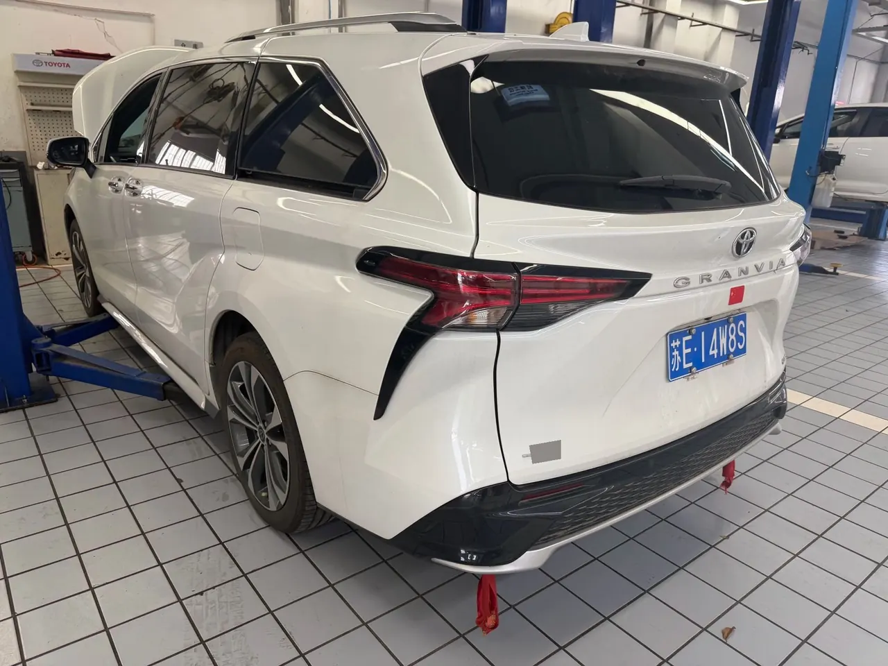 Toyota 2026 Grevia HYBRID 2.5 Stepless Zunjue ULTRA Edition Automatic Gear 3