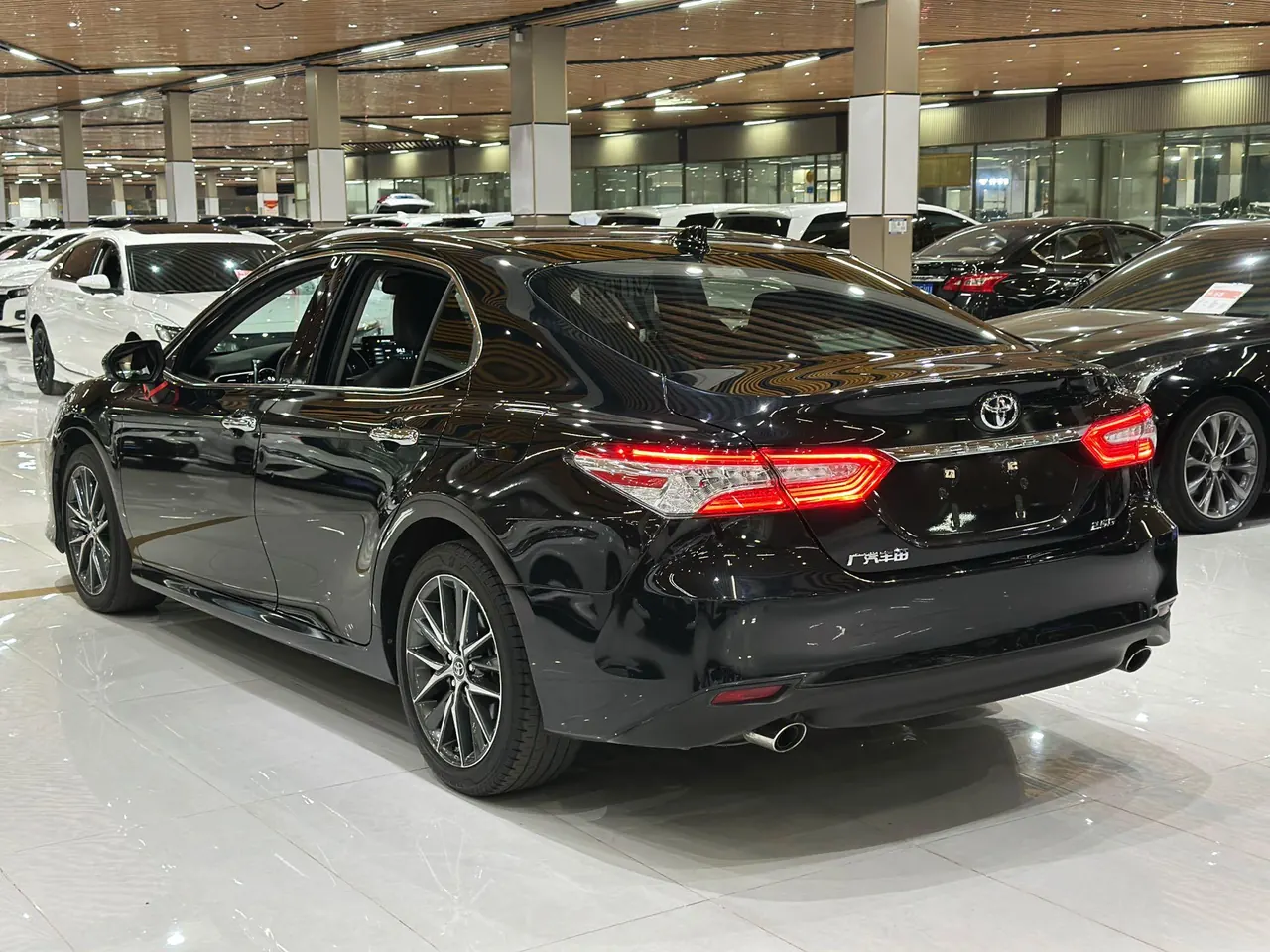 Toyota 2021 Camry 2.5G Deluxe Edition Automatic Gear 9