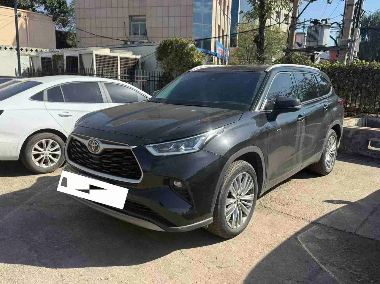 Toyota 2024 Highlander Dual Engine 2.5 Stepless Intelligent Electric Hybrid Four-wheel Drive Premium Edition 7-seat Automatic Transmission - View 1