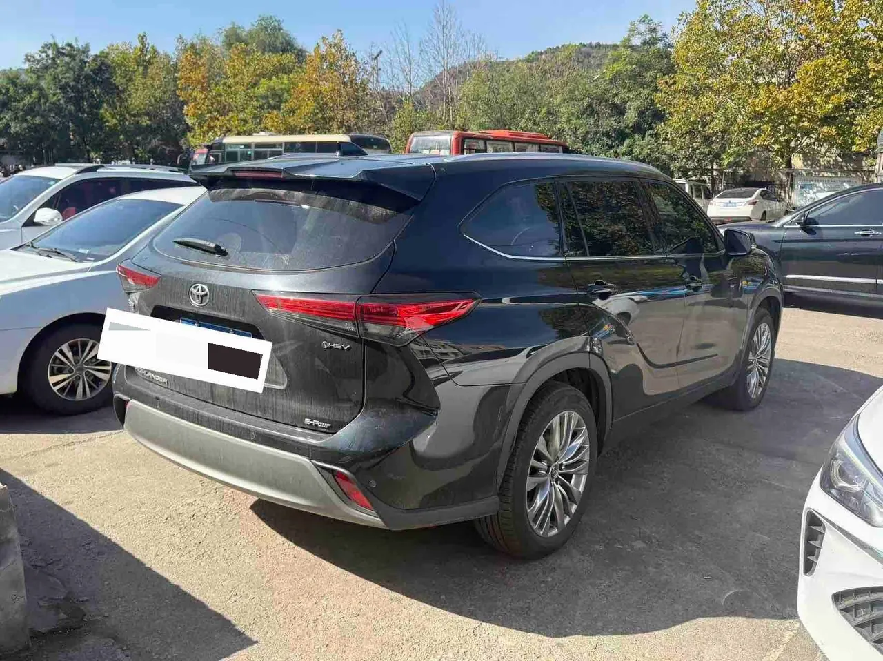 Toyota 2024 Highlander Dual Engine 2.5 Stepless Intelligent Electric Hybrid Four-wheel Drive Premium Edition 7-seat Automatic Transmission 3