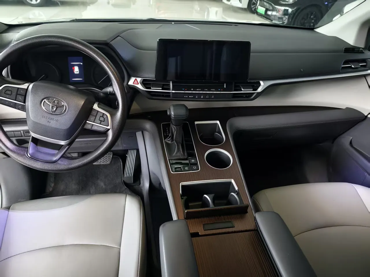 Toyota 2024 Grevia HYBRID 2.5 Stepless Comfort Edition Automatic Transmission 5